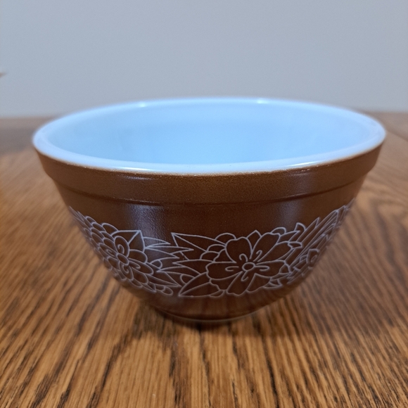 Pyrex Vintage Woodland Mixing Bowl 750 Milliliter Brown White - Picture 1 of 7